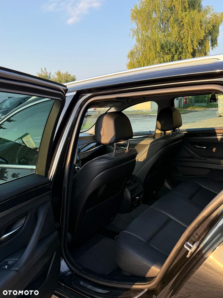 BMW Seria 5 520d xDrive - 16