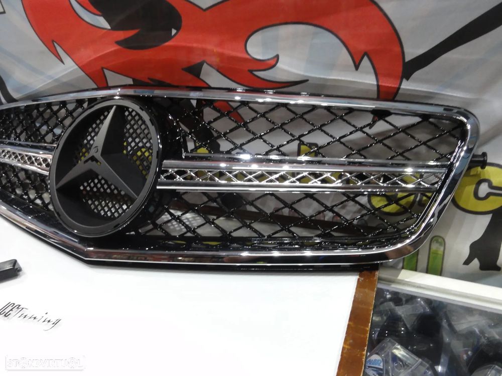 Grelha frontal para Mercedes Classe C W204 2007-2014 AMG / C63 look em cromado e preto piano brilhante em plástico ABS - 5