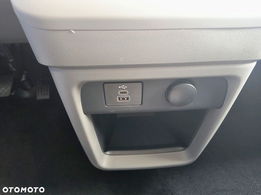 Volkswagen Caravelle - 28