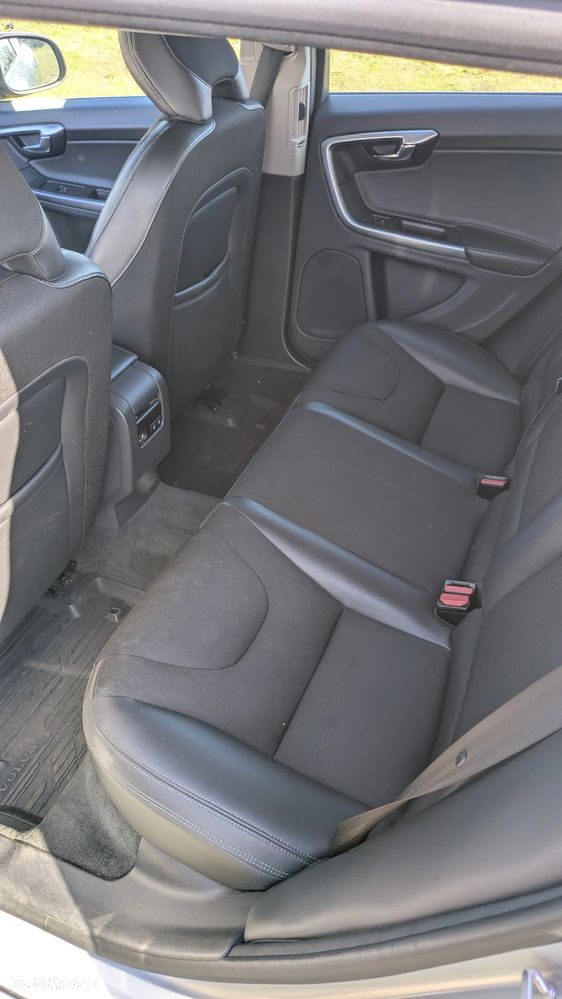 Volvo V60 D4 Drive-E R-Design Momentum - 13