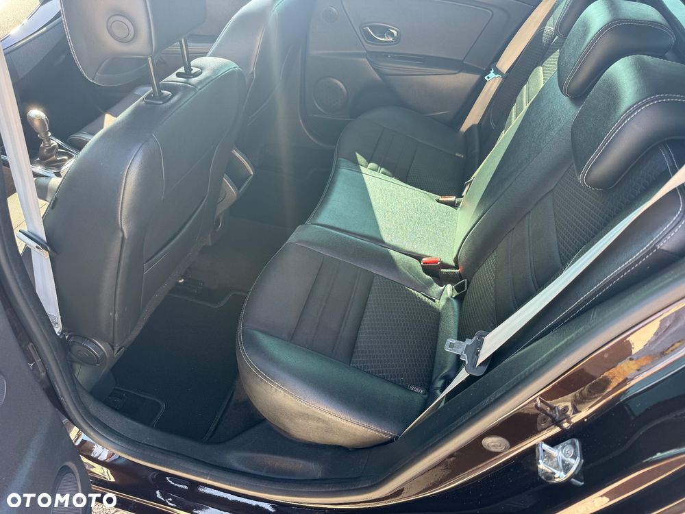 Renault Megane ENERGY TCe 130 BOSE EDITION - 21
