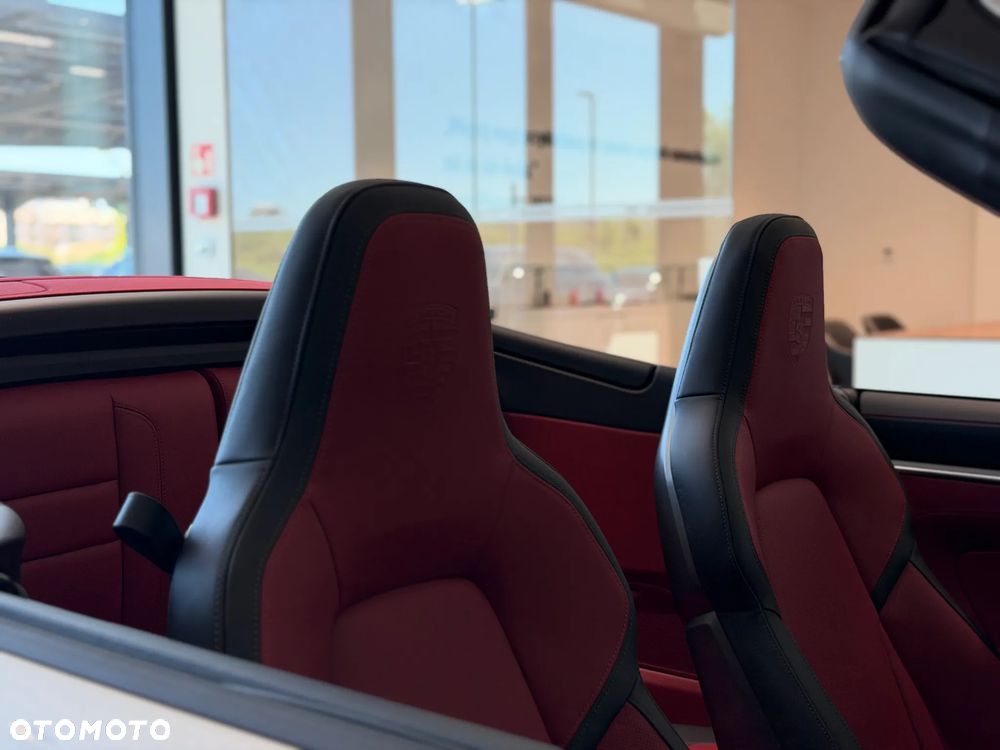 Porsche 911 Carrera 4S - 30