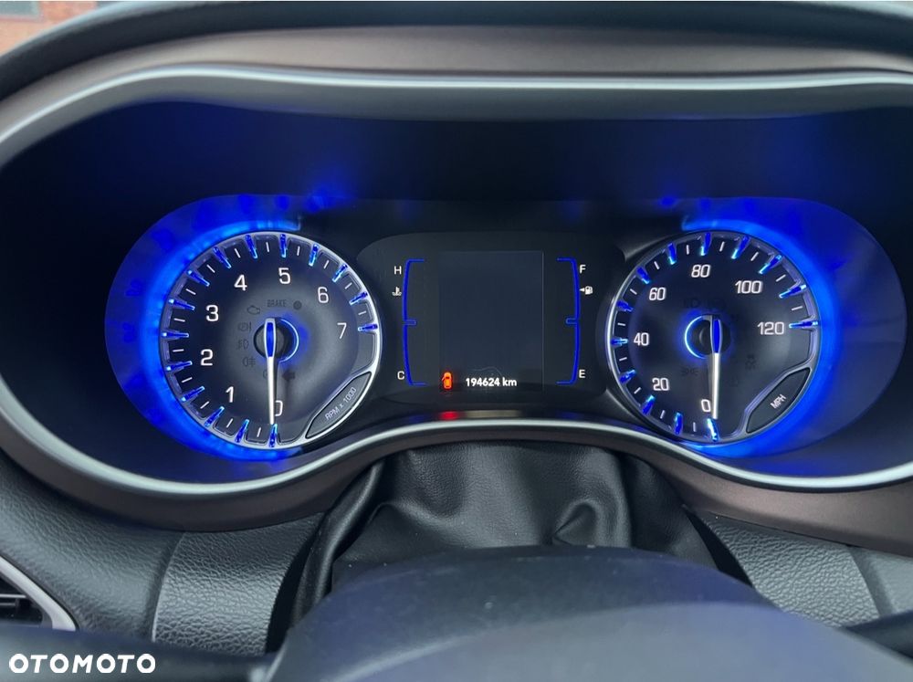 Chrysler Pacifica - 11