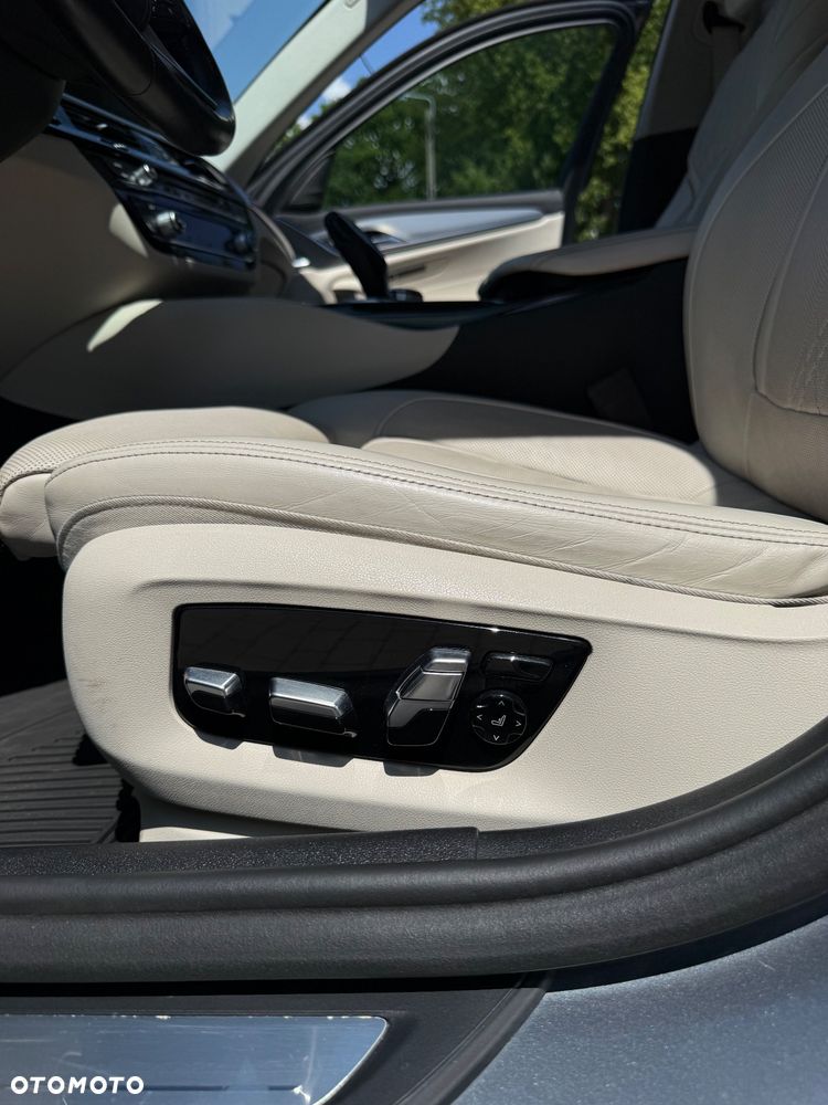 BMW Seria 5 540i xDrive Luxury Line - 26