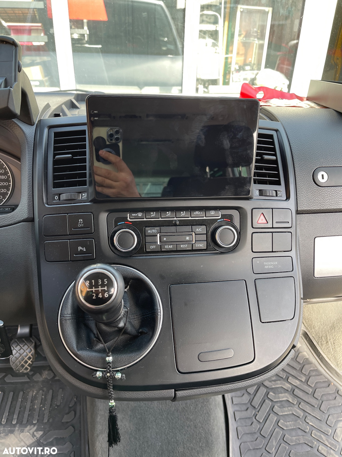 Volkswagen Multivan - 25
