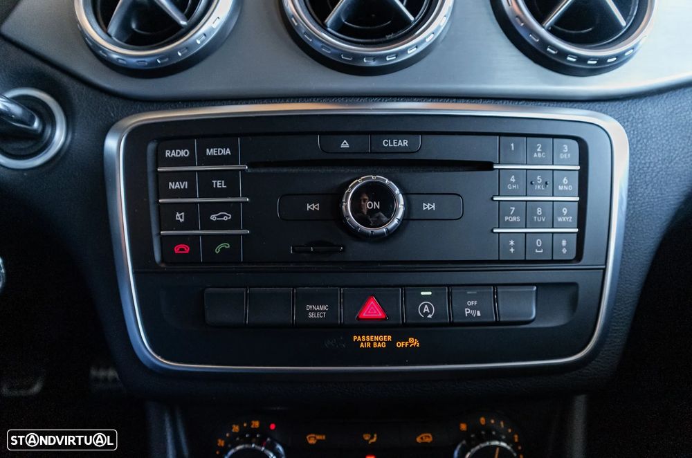 Mercedes-Benz GLA 180 d AMG Line - 15