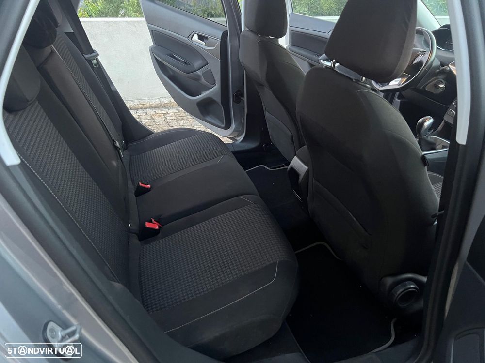 Peugeot 308 - 8