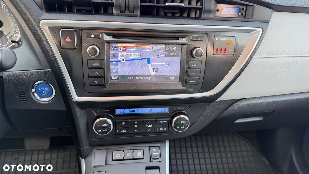 Toyota Auris 1.8 HSD Prestige NAVI - 26