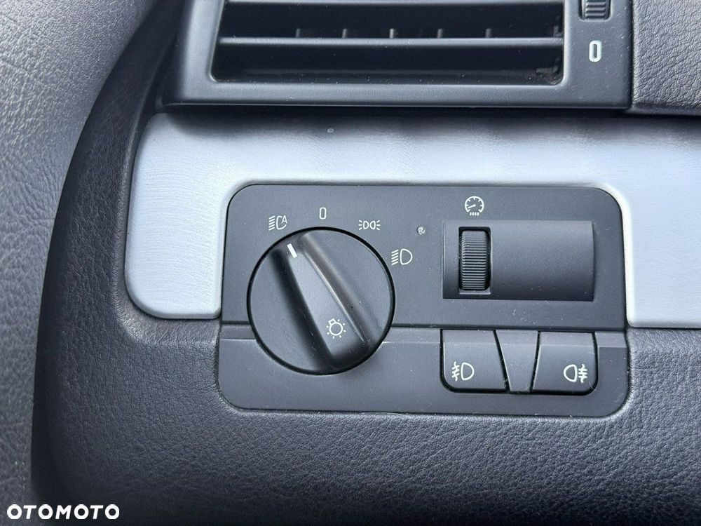 BMW Seria 3 318i - 28