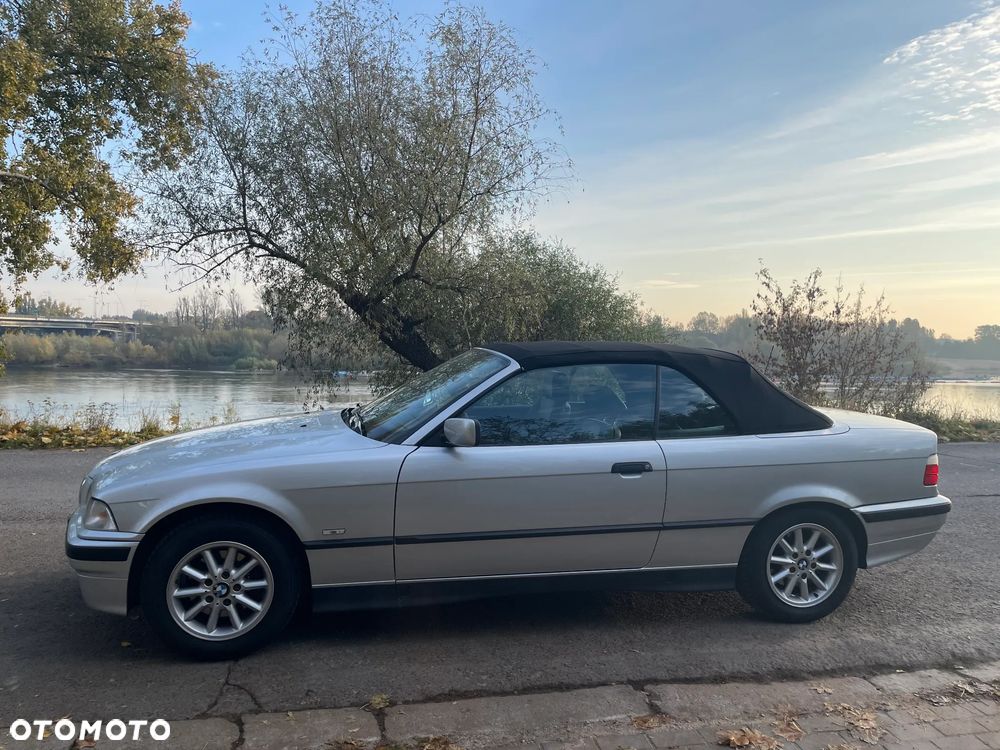 BMW Seria 3 318i Cabriolet - 3