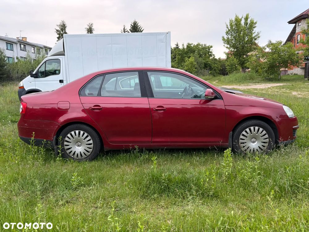 Volkswagen Jetta 1.6 Comfortline - 5