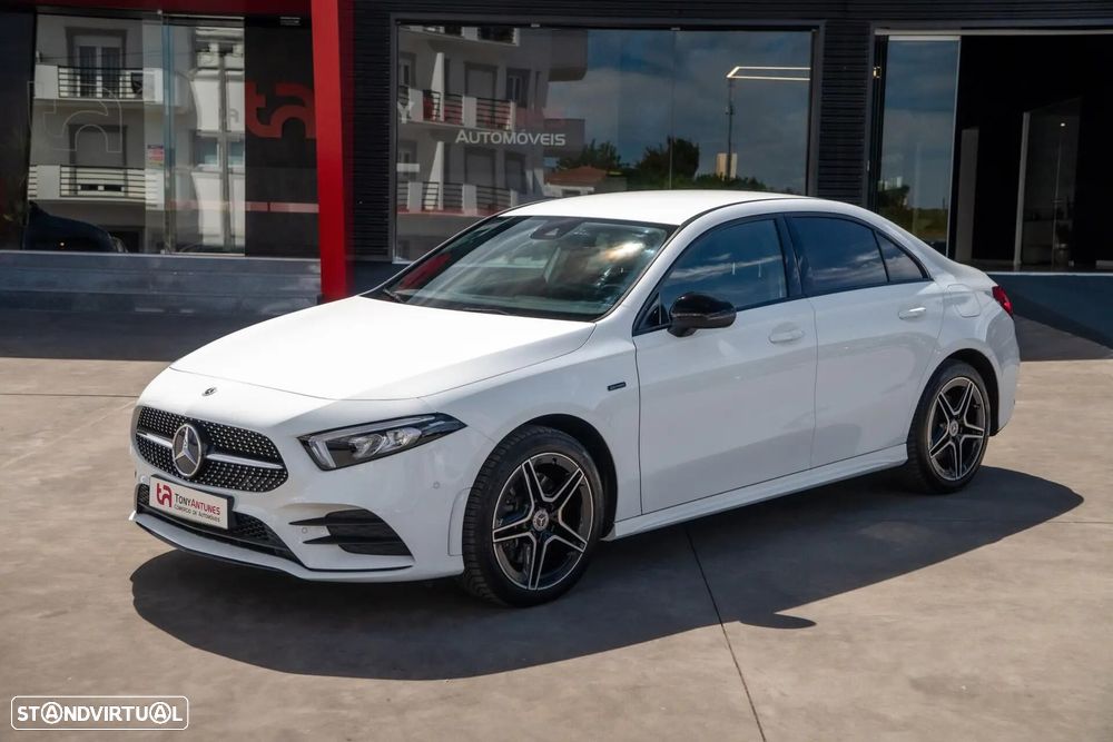 Mercedes-Benz A 250 Limousine e 8G-DCT AMG Line - 13