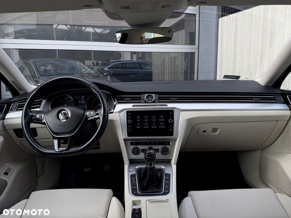 Volkswagen Passat 2.0 TDI SCR Comfortline - 13