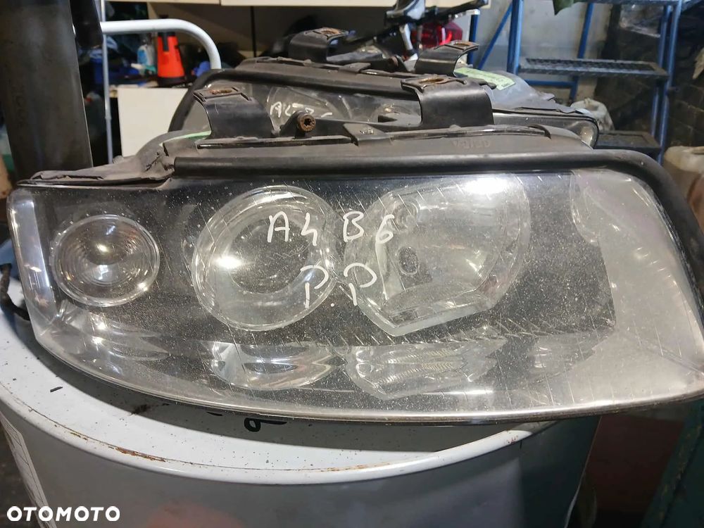 Audi A4 B6 lampa przednia lewa, prawa - 1