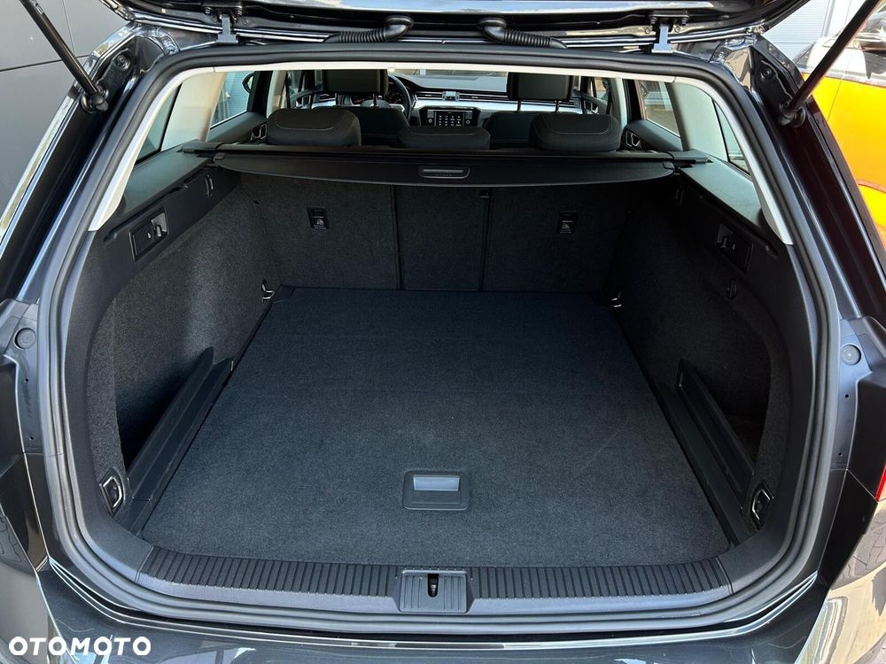 Volkswagen Passat Variant 2.0 TSI Business DSG - 11