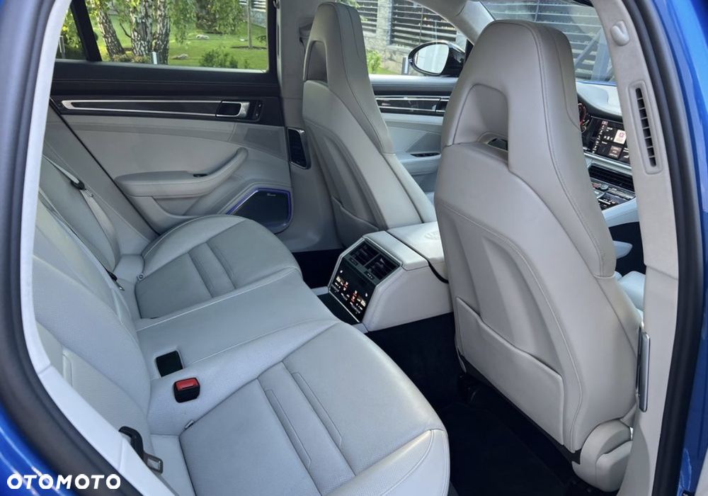 Porsche Panamera 4 - 19
