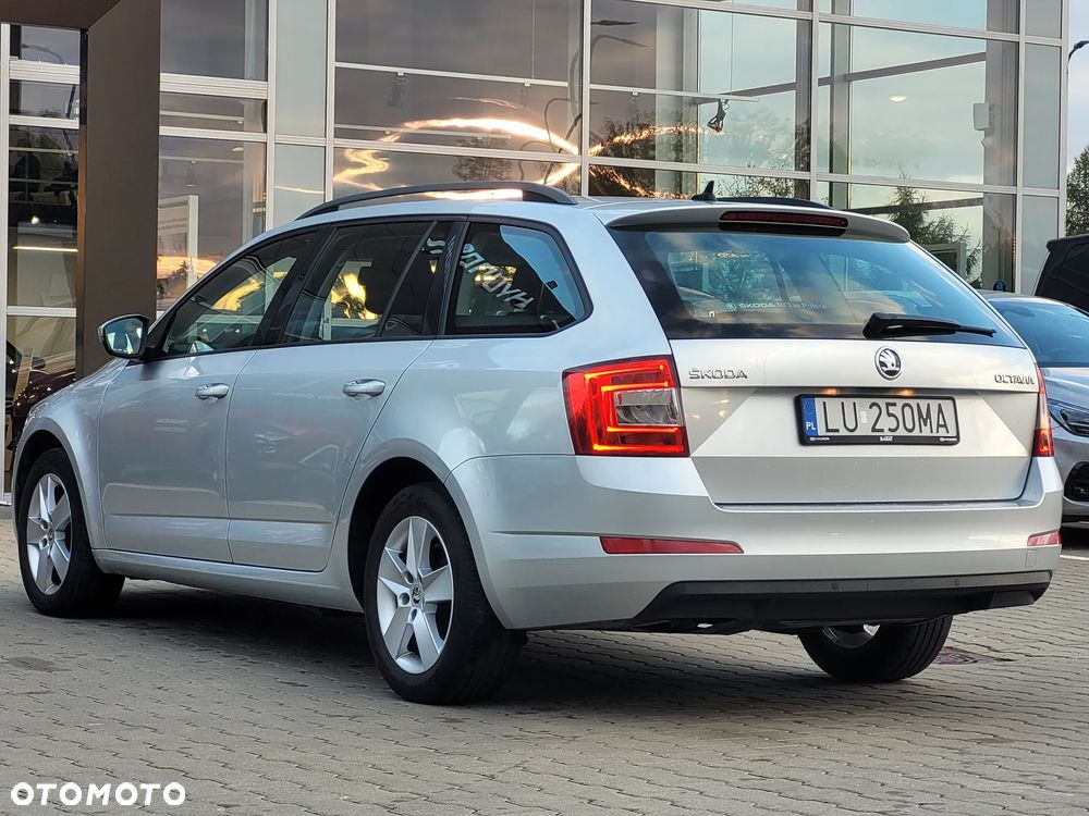 Skoda Octavia 1.6 TDI Style DSG - 6