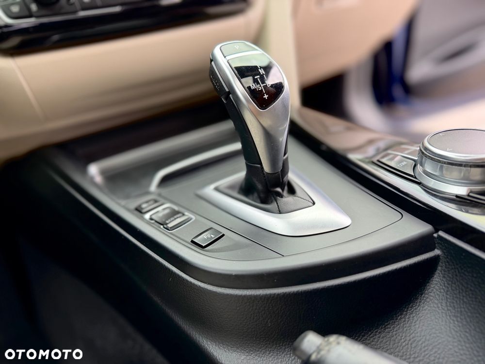BMW Seria 3 330i - 32
