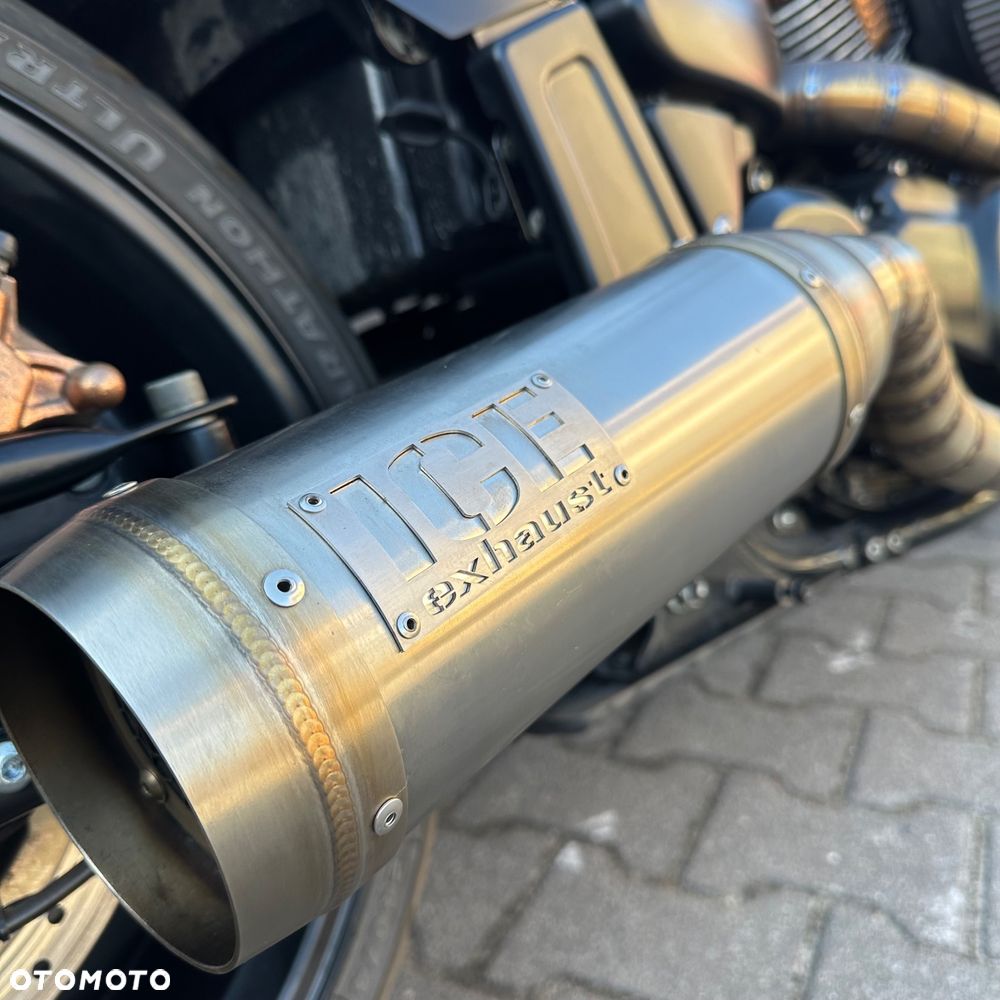 Suzuki Intruder - 11