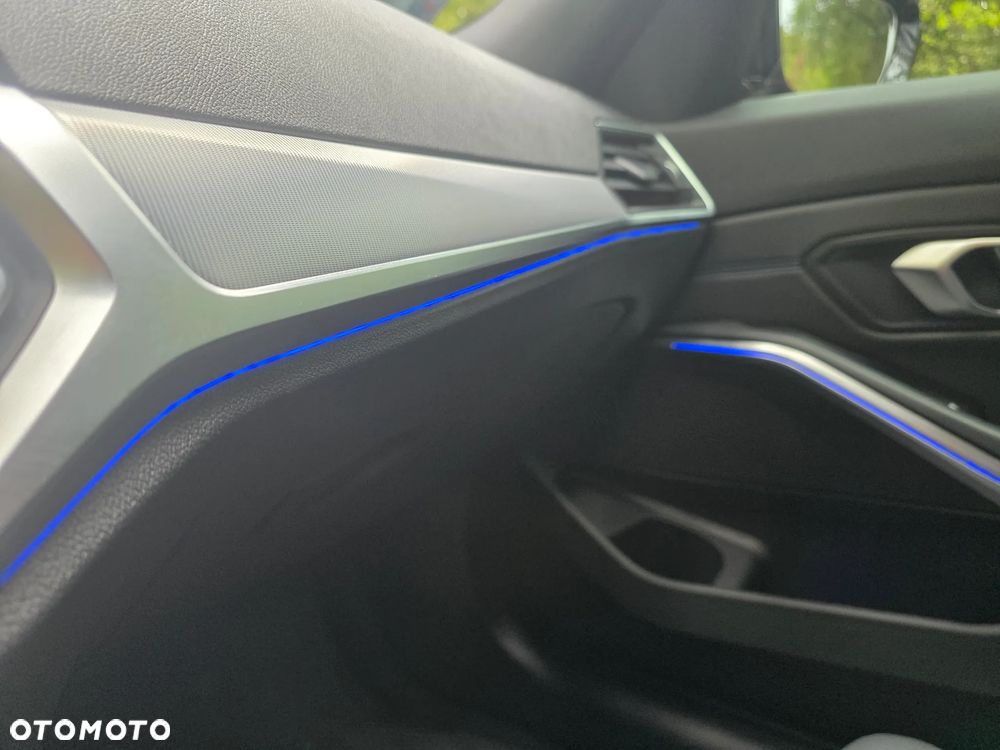 BMW Seria 3 320i xDrive M Sport sport - 28