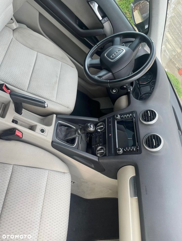 Audi A3 1.6 TDI S line Sportpaket - 6