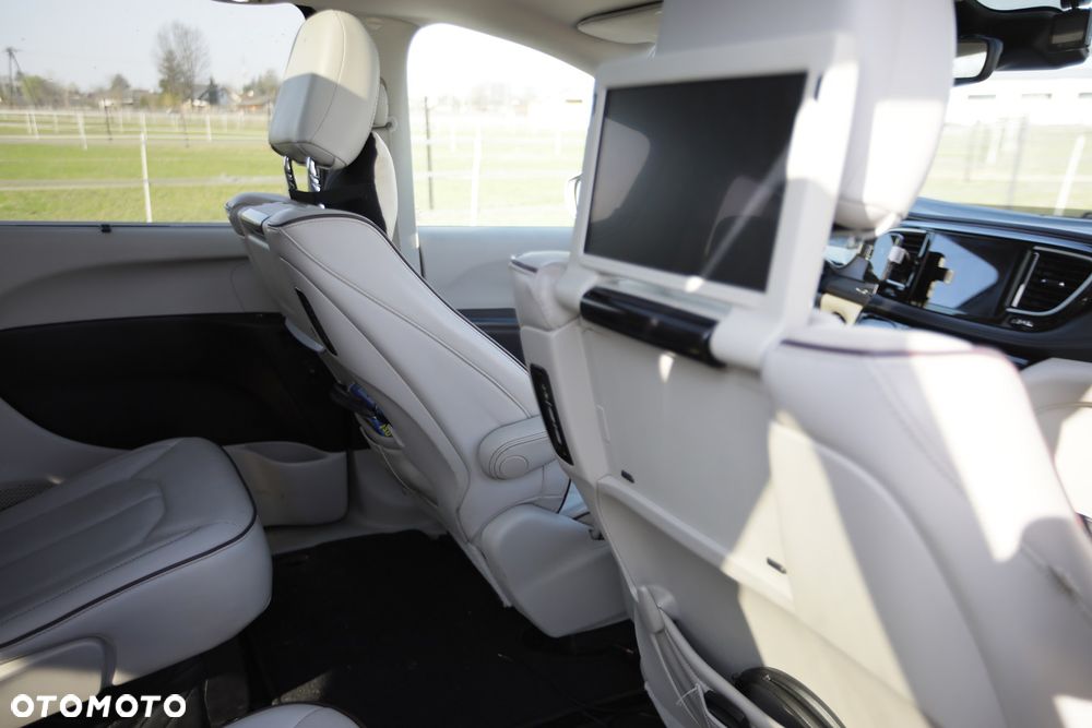 Chrysler Pacifica - 10