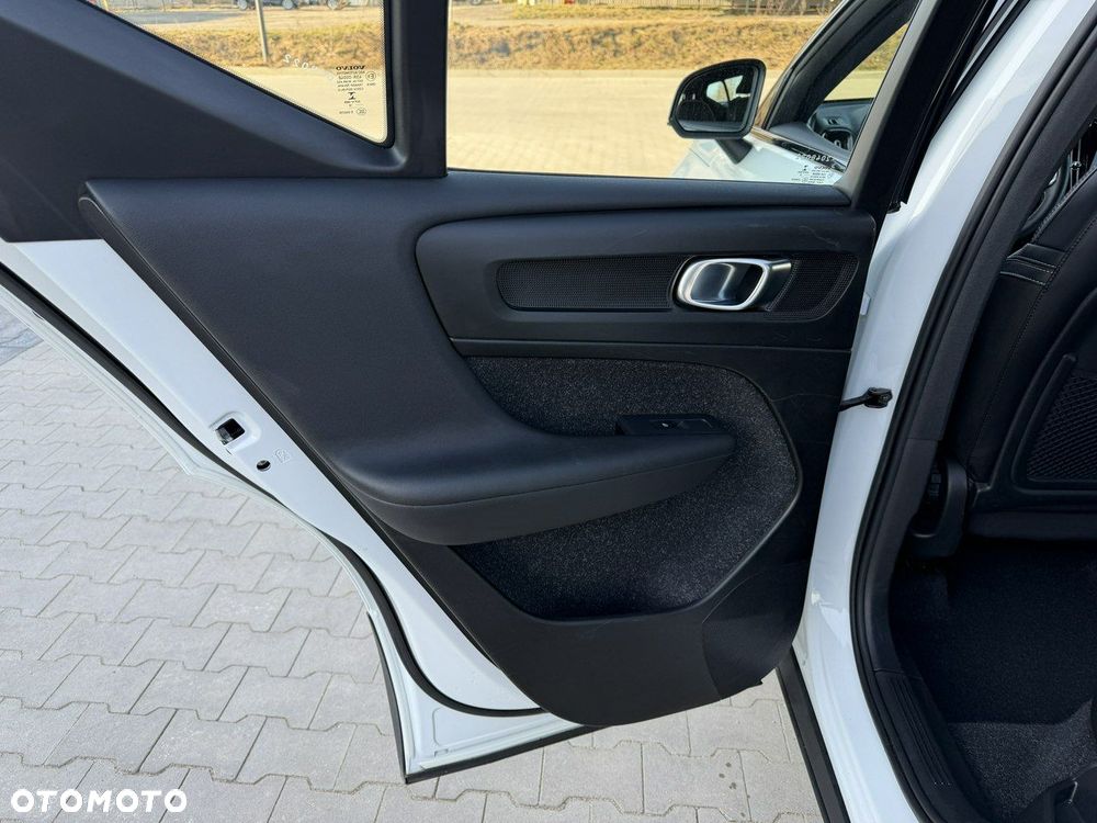 Volvo XC 40 D4 SCR AWD R-Design - 29