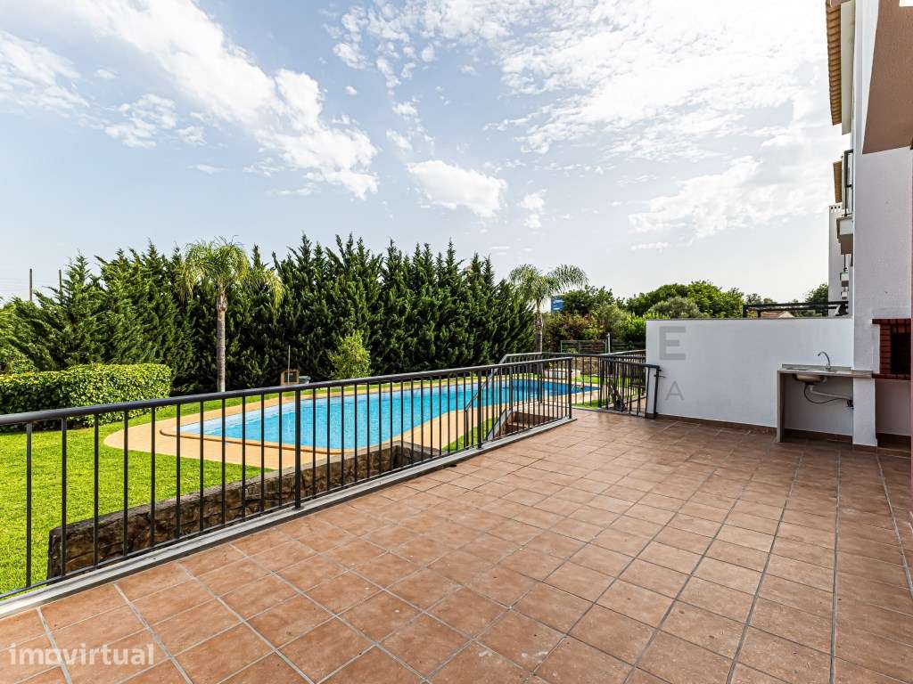Moradia Duplex com 3 quartos, garagem e piscina - Grande imagem: 4/39
