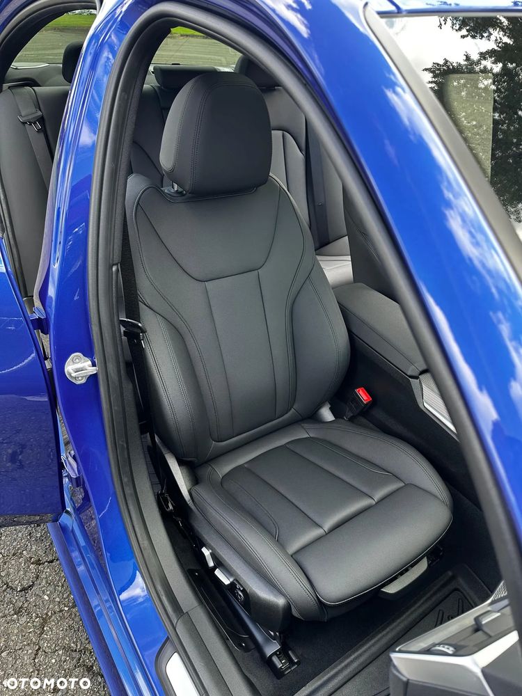 BMW Seria 3 330i M Sport - 35