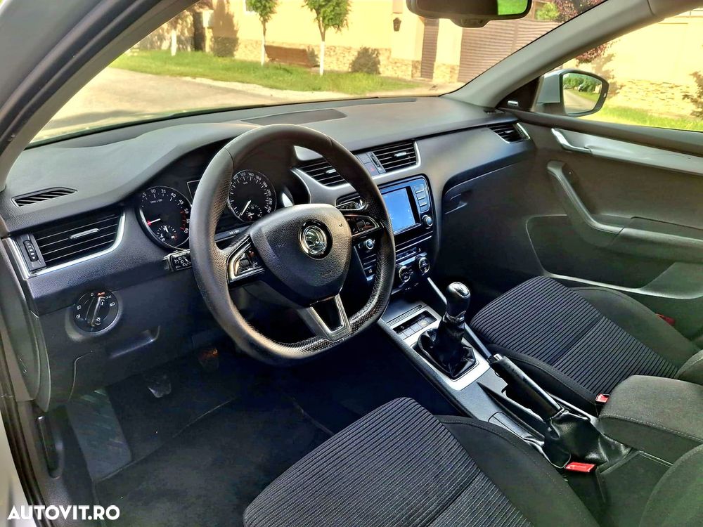 Skoda Octavia 2.0 TDI Premium Edition - 6