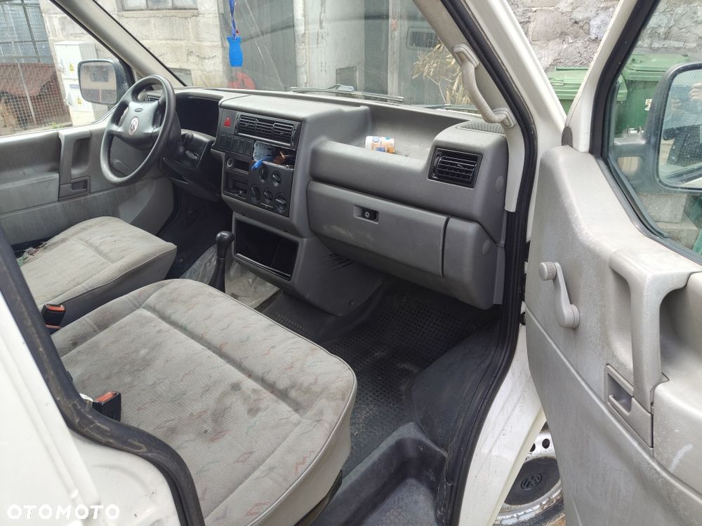 Volkswagen Caravelle - 6