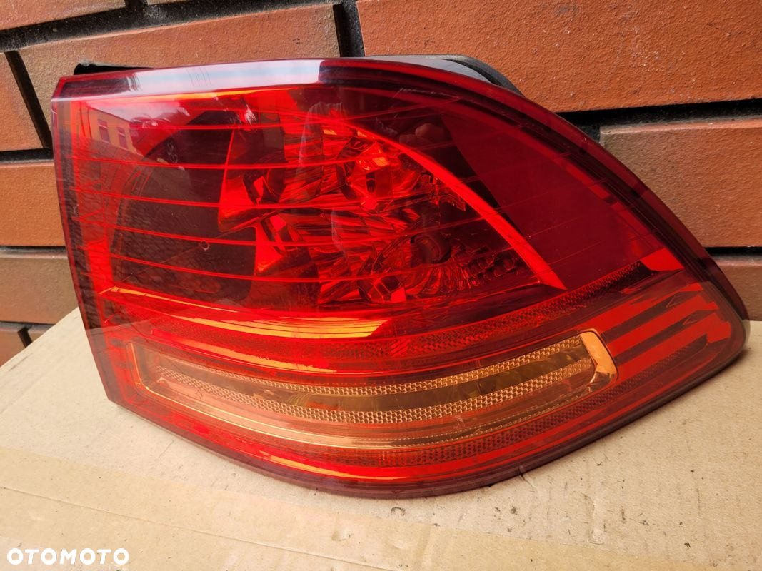 LAMPA PRAWA TYŁ TYLNA Kia Magnetis II 05-10r 92402-2G0 - 4