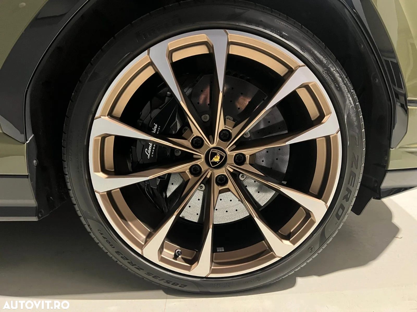 Lamborghini URUS Standard - 20