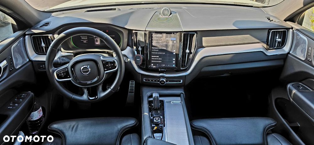 Volvo XC 60 T8 AWD Plug-In Hybrid Polestar Engineered - 9