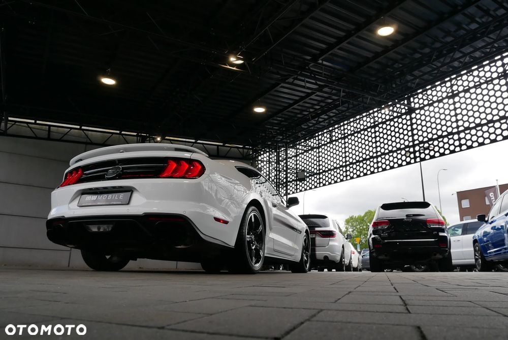 Ford Mustang - 40