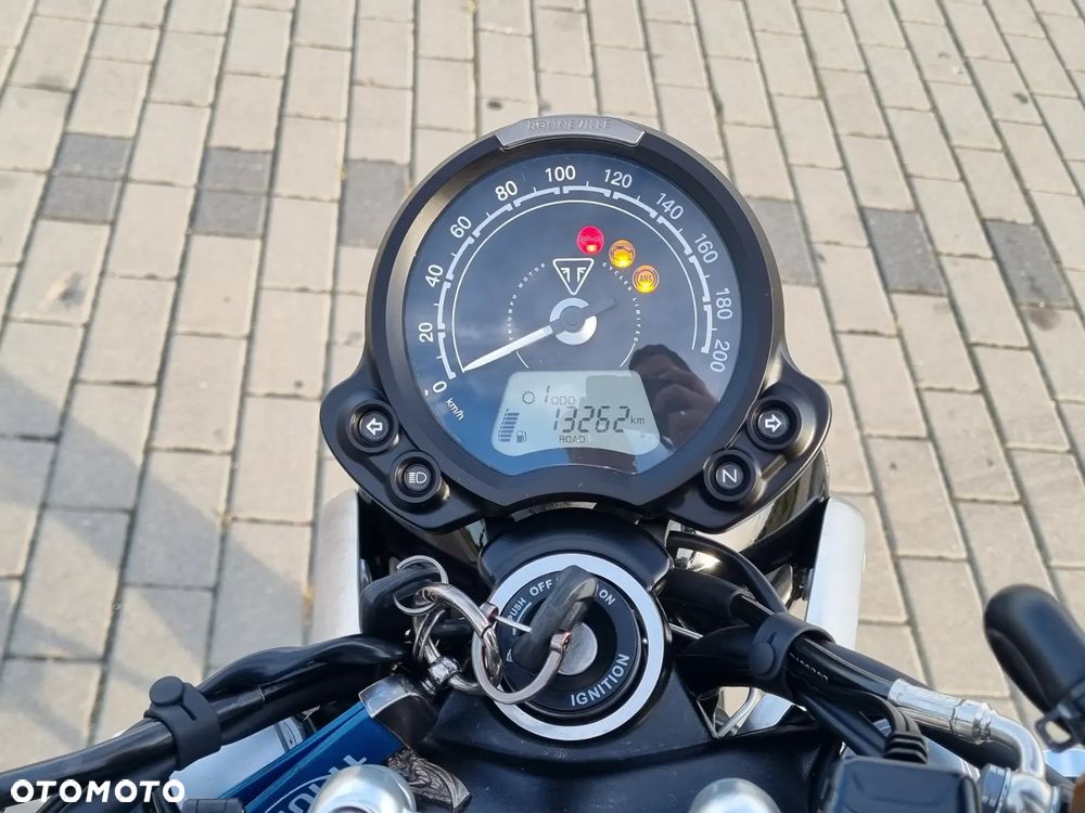 Triumph Street Twin - 11