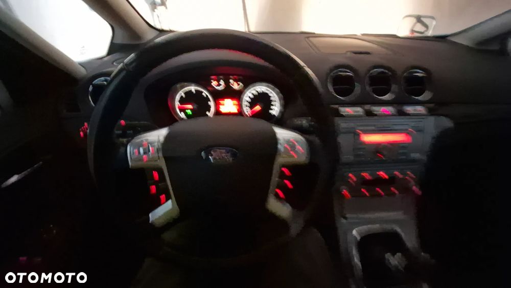 Ford Galaxy - 19
