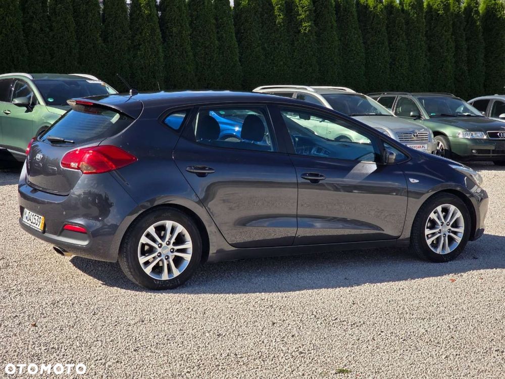 Kia Ceed - 12