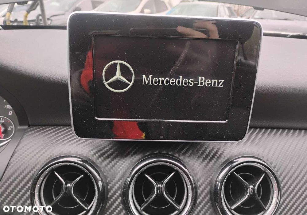 Mercedes-Benz GLA - 14