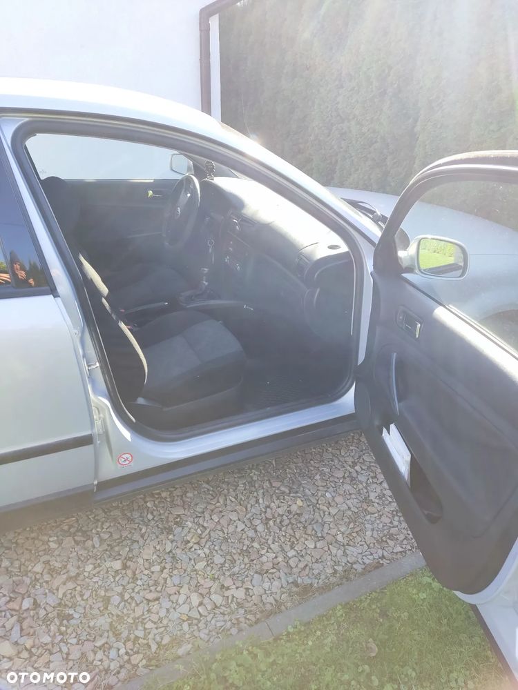 Volkswagen Passat 1.8 - 10