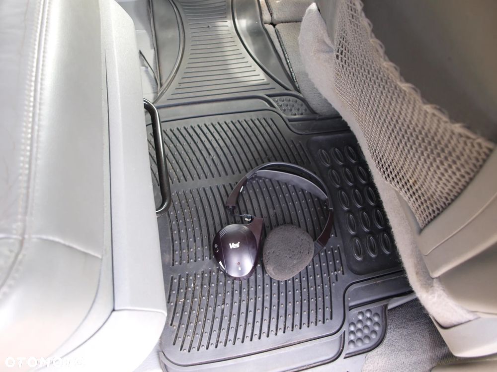Volkswagen Routan - 21