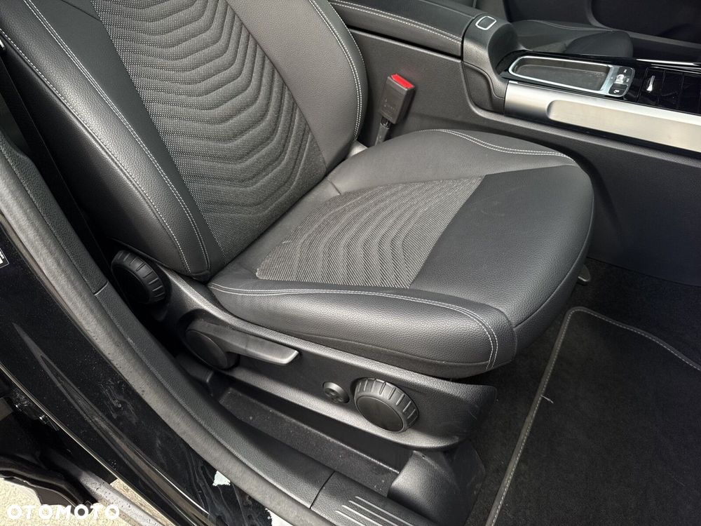 Mercedes-Benz GLB - 25