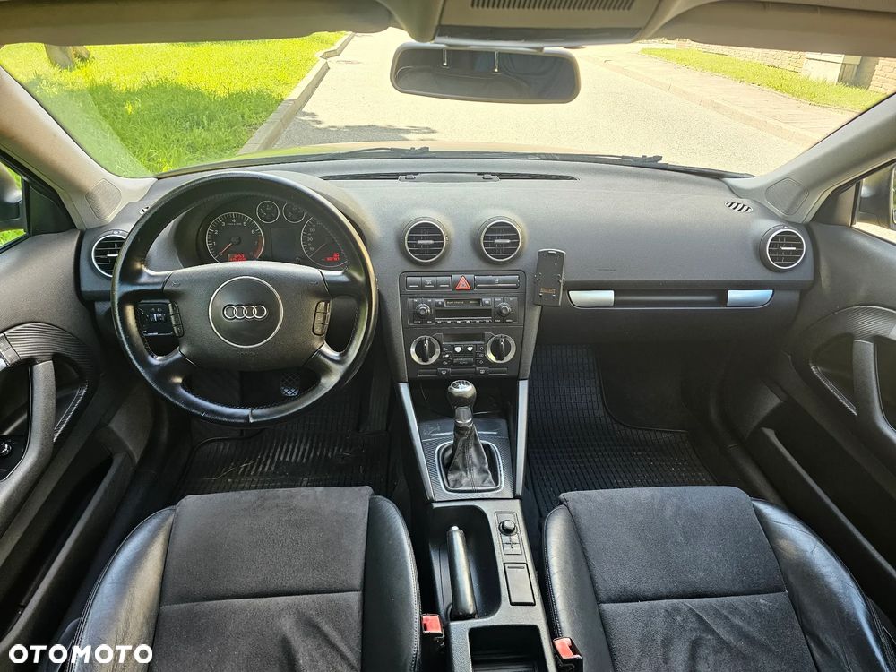 Audi A3 3-drzwiowe 2.0 FSI Ambition - 11