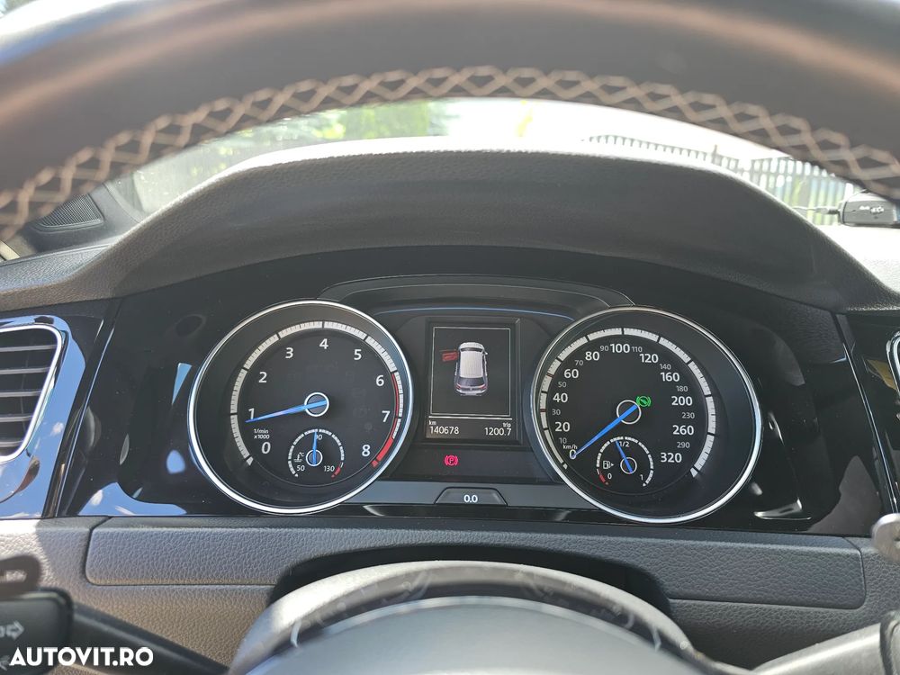 Volkswagen Golf - 11