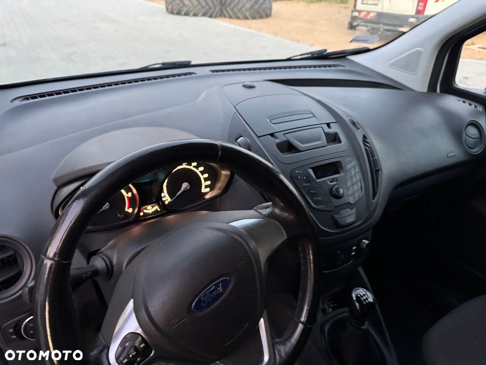 Ford Transit Courier - 9