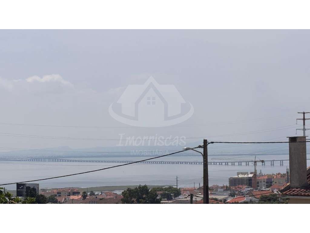 Terreno urbano com 226m2, em Santa Iria de Azóia - Grande imagem: 5/7