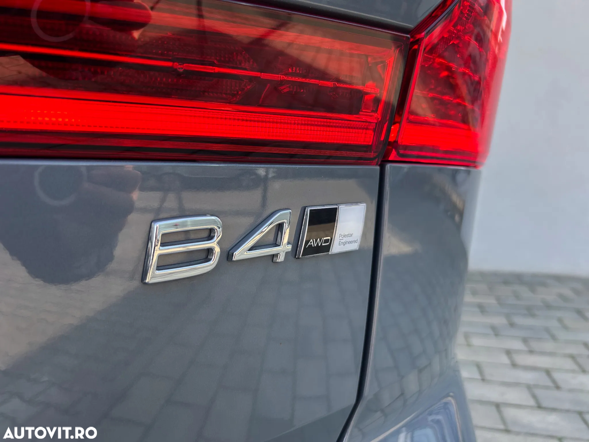 Volvo XC 60 B4 MHEV AT8 AWD R-Design - 6