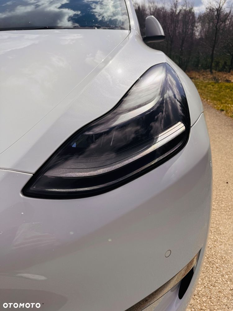 Tesla Model Y Long Range AWD - 10
