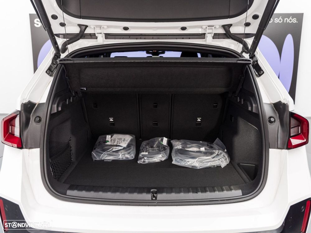 BMW iX1 eDrive20 Pack Desportivo M Pro - 11