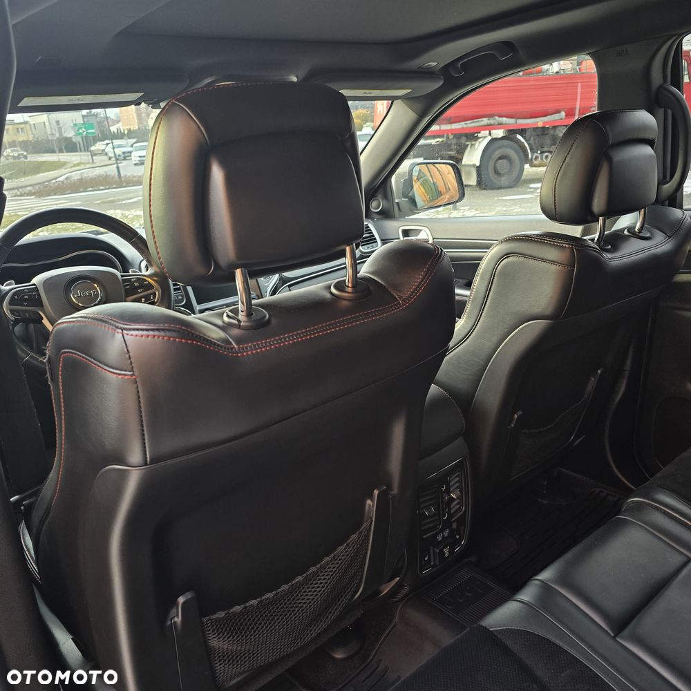 Jeep Grand Cherokee - 22